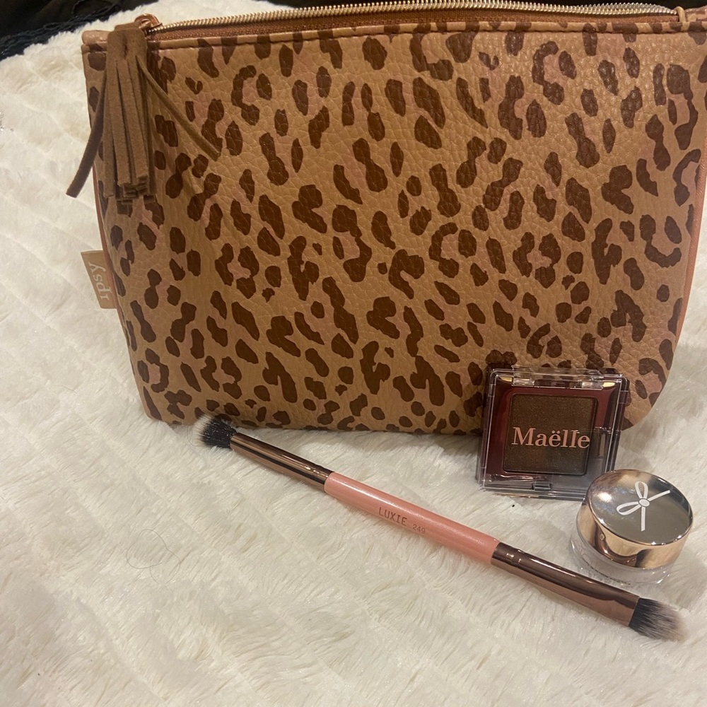 Makeup Bag with Eyeshadow, Brush, and Powder